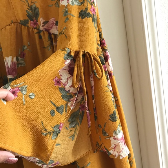 ❤️ LAST L NEW Mustard bell sleeve floral dress - Picture 6 of 7